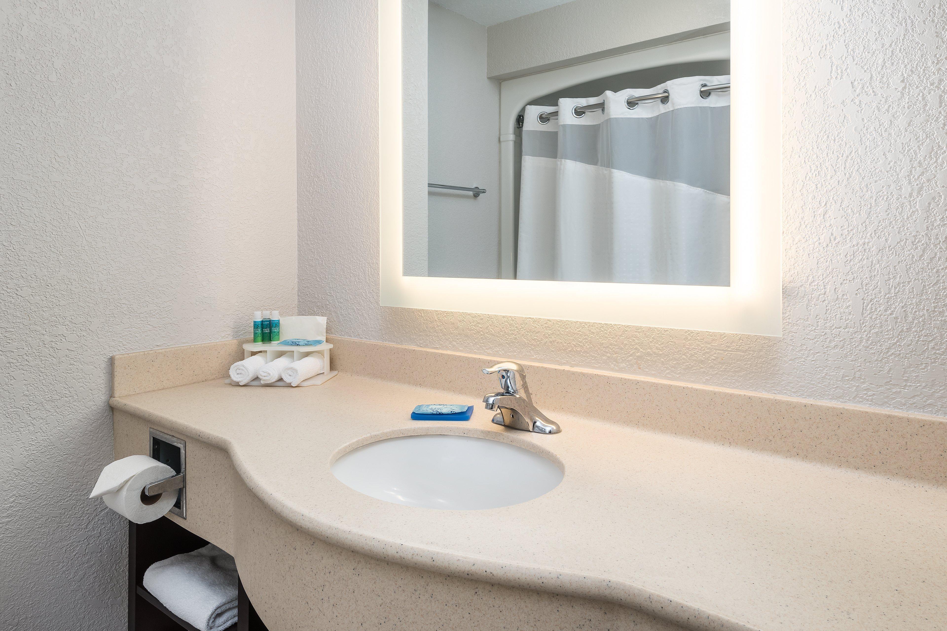 Holiday Inn Express Hotel & Suites 1000 Islands - Gananoque By Ihg Ngoại thất bức ảnh