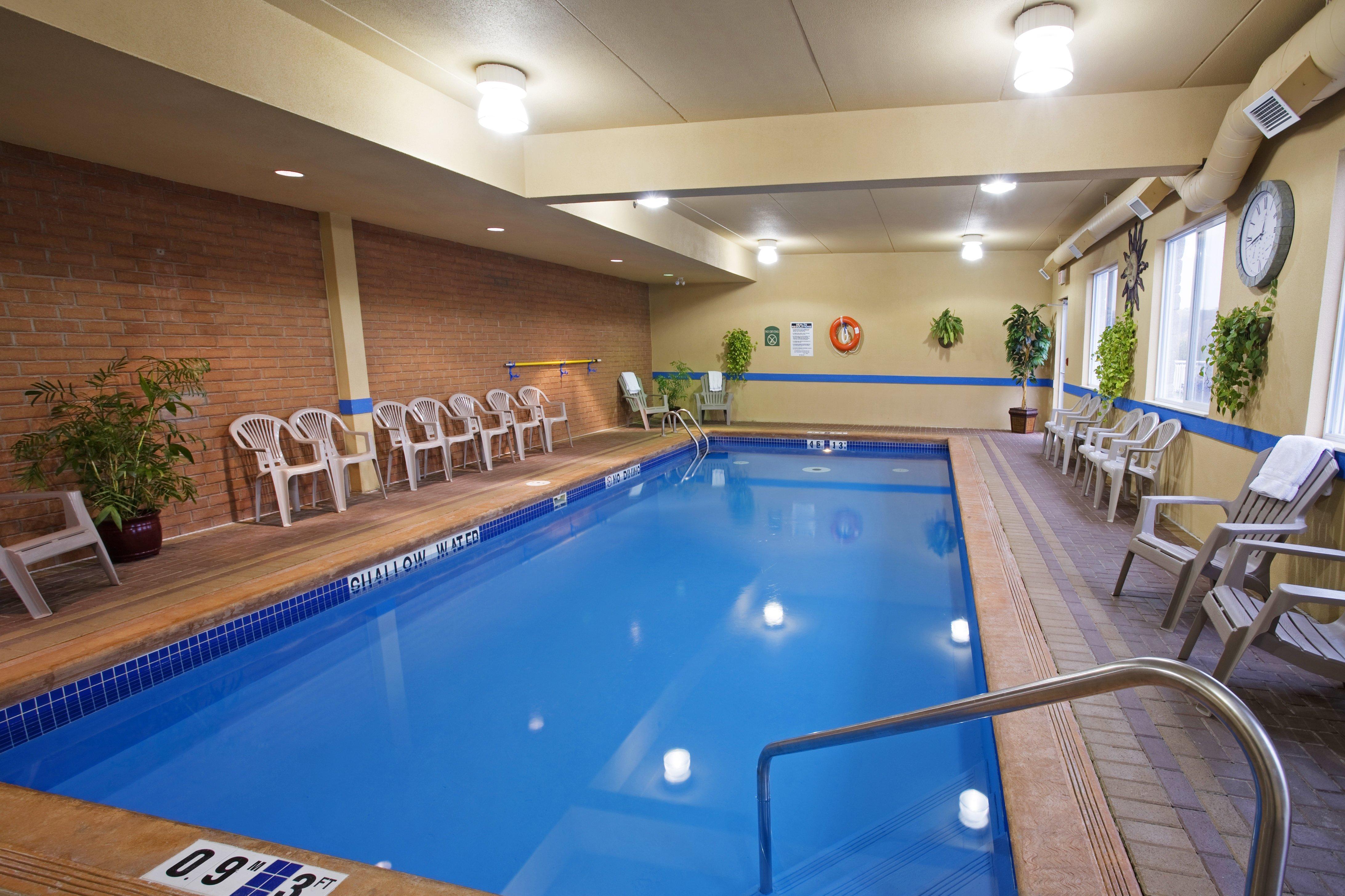 Holiday Inn Express Hotel & Suites 1000 Islands - Gananoque By Ihg Ngoại thất bức ảnh