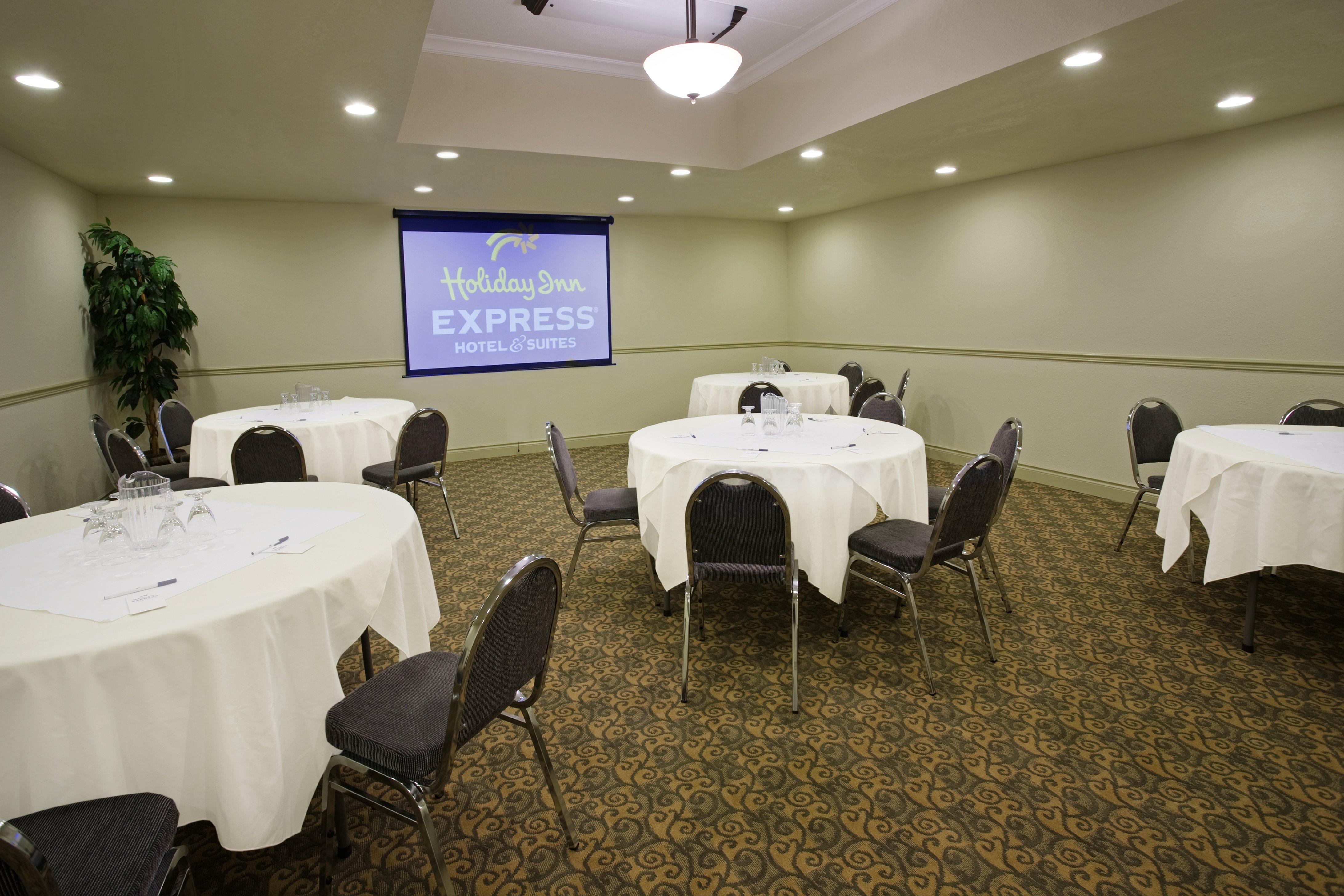 Holiday Inn Express Hotel & Suites 1000 Islands - Gananoque By Ihg Ngoại thất bức ảnh