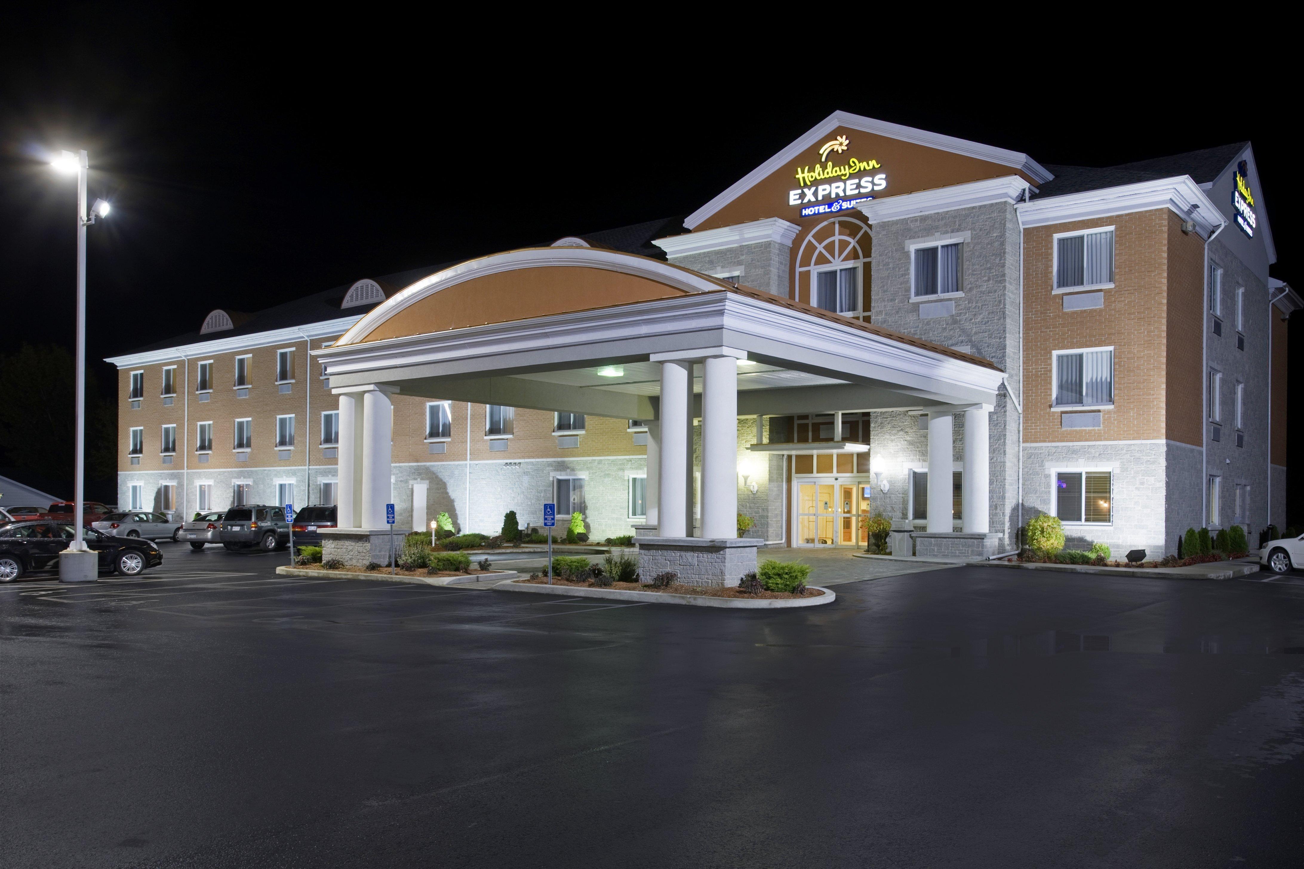 Holiday Inn Express Hotel & Suites 1000 Islands - Gananoque By Ihg Ngoại thất bức ảnh