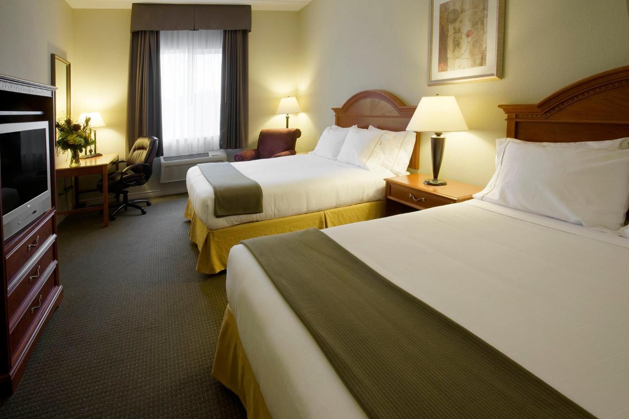 Holiday Inn Express Hotel & Suites 1000 Islands - Gananoque By Ihg Ngoại thất bức ảnh