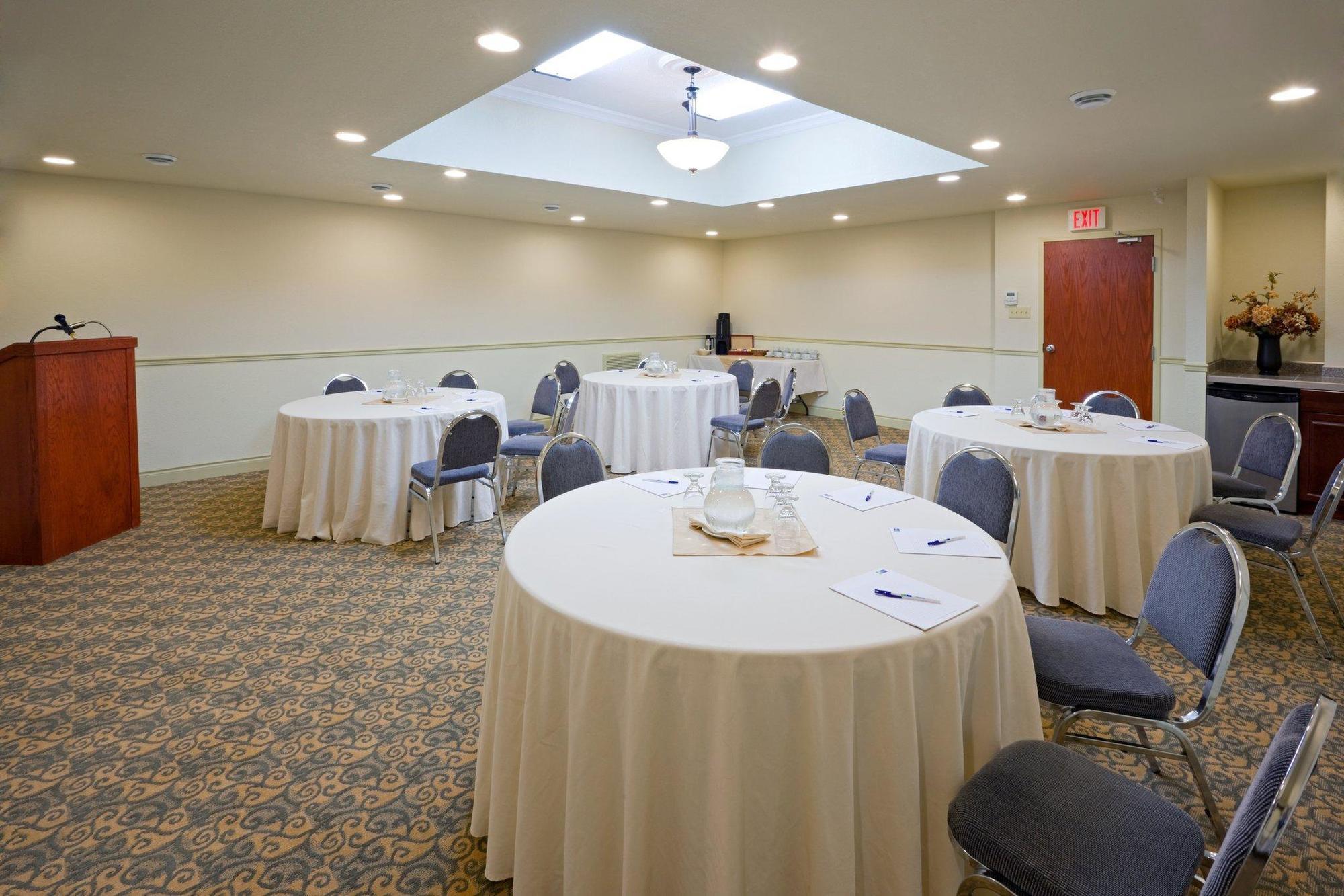 Holiday Inn Express Hotel & Suites 1000 Islands - Gananoque By Ihg Ngoại thất bức ảnh