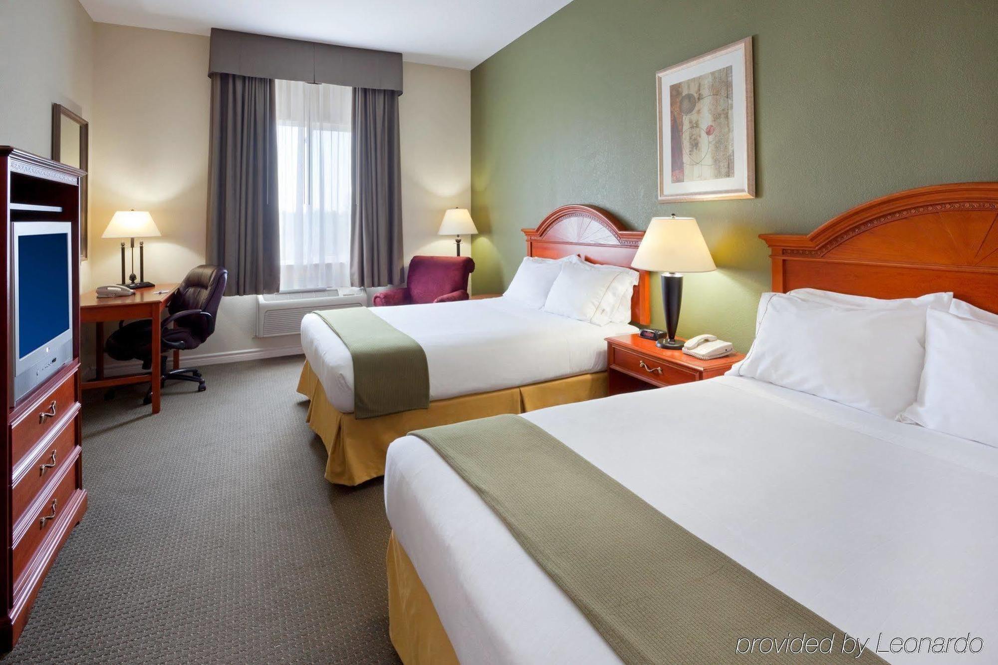 Holiday Inn Express Hotel & Suites 1000 Islands - Gananoque By Ihg Ngoại thất bức ảnh