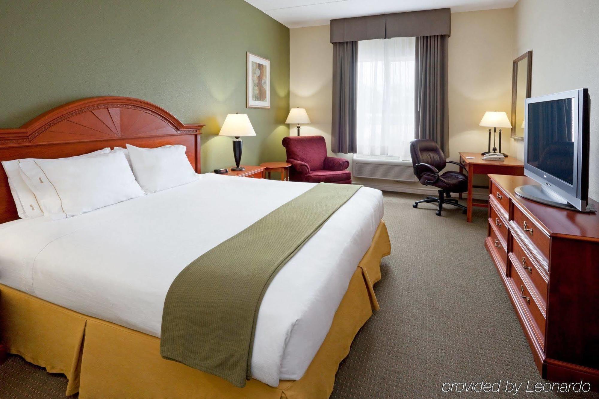 Holiday Inn Express Hotel & Suites 1000 Islands - Gananoque By Ihg Ngoại thất bức ảnh