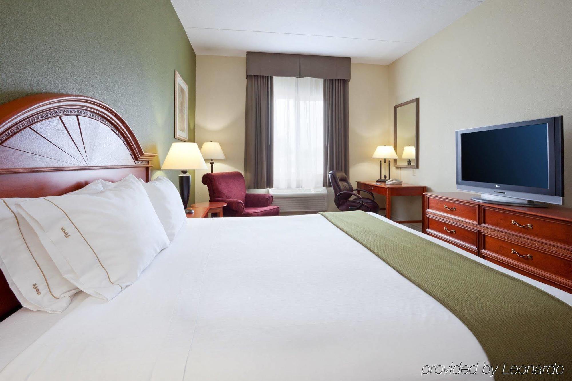 Holiday Inn Express Hotel & Suites 1000 Islands - Gananoque By Ihg Ngoại thất bức ảnh