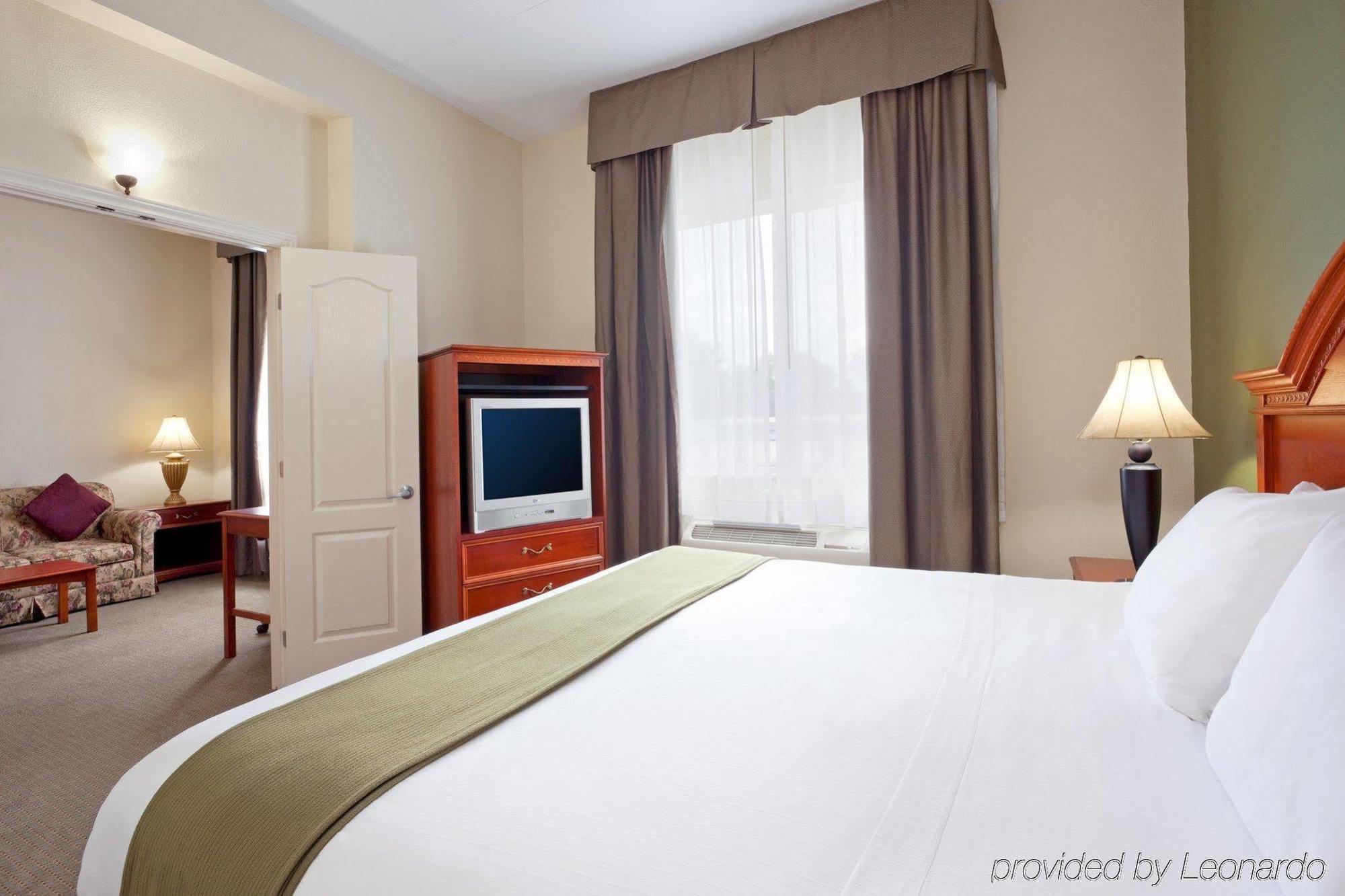 Holiday Inn Express Hotel & Suites 1000 Islands - Gananoque By Ihg Ngoại thất bức ảnh